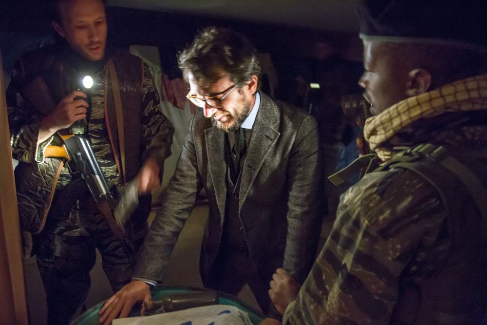 On 18 June, UNHCR and PATH organize the webinar "Creating Inclusive Cities: Everyone can make a difference" to explore how European cities are becoming more inclusive to support migrants and refugees at their level. This picture showing participants taking part in the Day in the life of a Refugee experience organized by the World Economic Forum was taken by Magnum member Richard Kalvar in 2016.